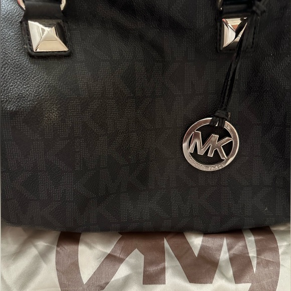 Michael Kors Handbags - Micheal Kors black handbag
